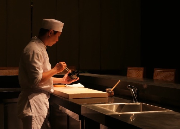 An Edomae sushi counter